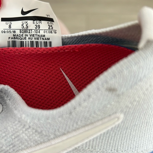 Nike Women’s Epic React Flyknit 2 - Picture 6 of 6